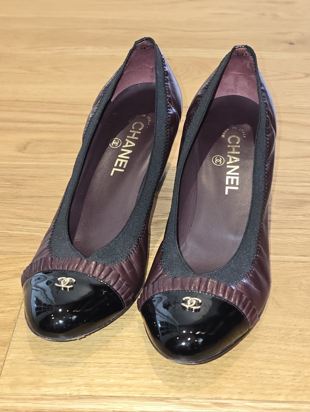 Chanel Burgandy Lambskin Leather Cap Toe Pumps Black Gold CC Heels Shoes Sz 40 8